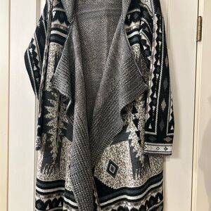 14th & Union Black and Gray Patterned Sweater